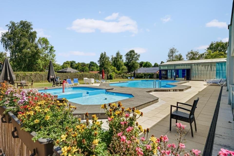 Het Familie Boshuisje - Vakantiewoning Op Prachtig Park Met Veel Faciliteiten Inc Ligbad Gramsbergen Extérieur photo